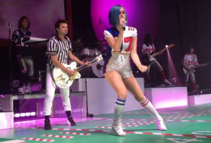 Katy Perry Dedicates Song to Tim Tebow on Super Bowl Concert