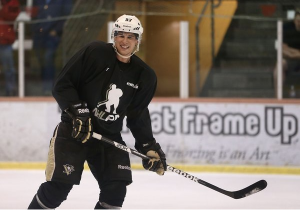 Sidney Crosby Goes Incognito As Street Hockey Goalie Sidney Crosby Goes Incognito As Street Hockey Goalie